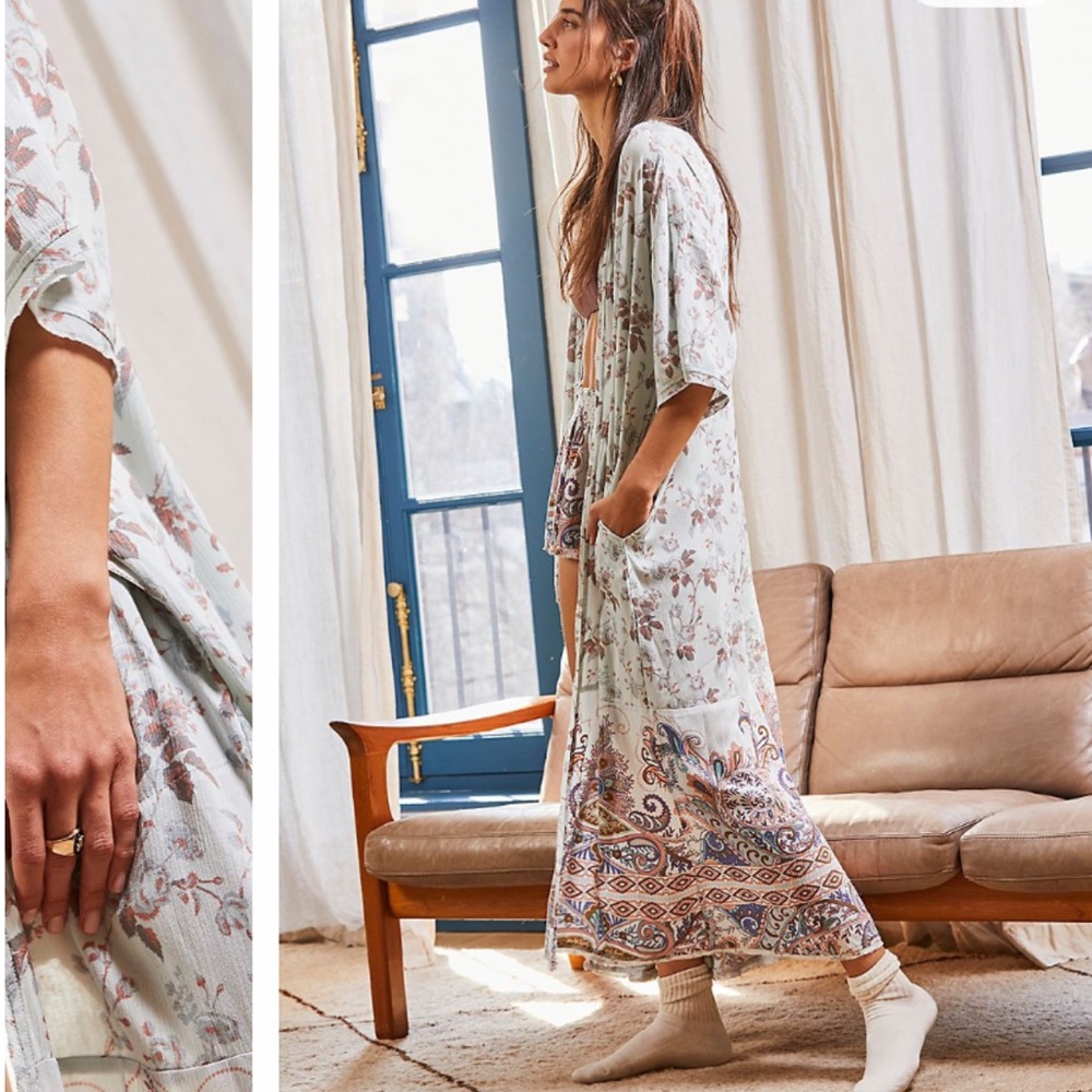 FREE PEOPLE BALI PIXIE LOUNGE SET IN MOONDANCE COMBO 2-PIECES ROBE AND SHORTS S - Picture 2 of 9